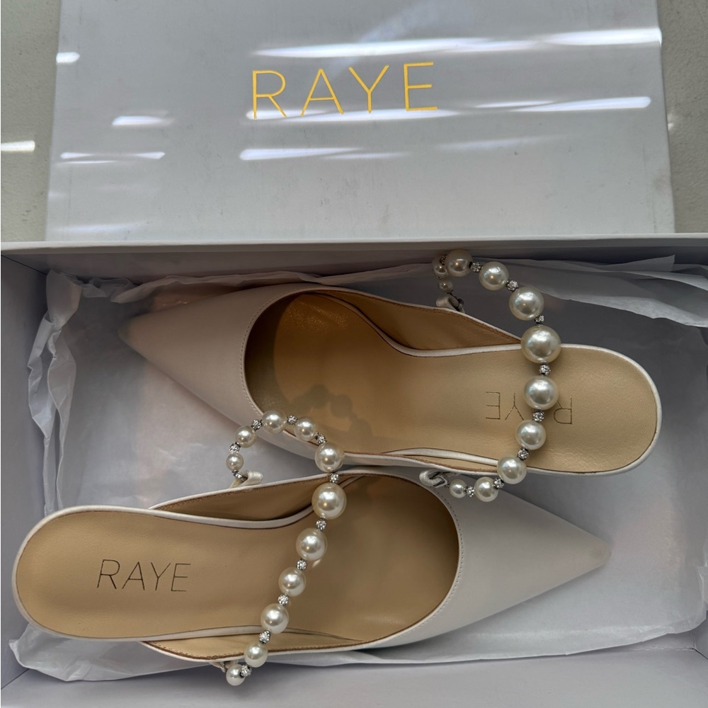 RAYE Reception Heel in Ivory - Picture 4 of 7